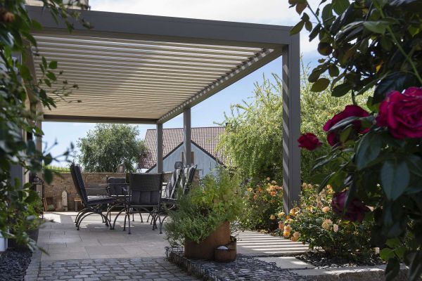Willkommen beim Outdoor Living Fachpartner 17 Lamellendach von WIGRO, B200XL von Brustor